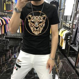 Camas de camisetas de verão masculinas Design de pescoço redondo Padrão de leopardo de diamante sólido Luxo de luxo solto mangas curtas