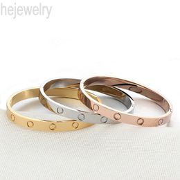 Womens screw love bracelets for mens bangle elegant jewellery luxurious designer aesthetic silvery plated gold color gift diamond bracelets pretty ZB001 E23