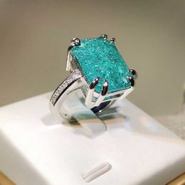 Band Rings 2022 NEW Luxury Emerald Paraiba Gemstone Four-Claw Couple Ring For Women Rectangle Full Diamond Anniversary Party Gift Jewelry J230517