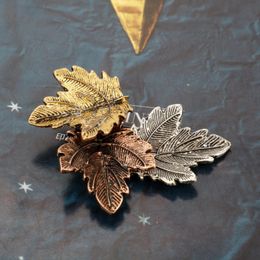 Vintage Maple Leaf Brooch for Women Charming Brooch Female Collar Lapel Metal Pin Fashion Jewellery Gifts Christmas Decoration