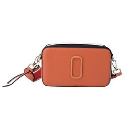 2024 Borse da donna di design al dettaglio Nuova borsa a tracolla singola con lettera di tendenza borsa quadrata piccola in colore a contrasto