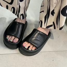 Designer Platformt Sandal Woman Sandals Wedge Tjock Flat Heel Slipper Women Casual Shoes Brand Summer Fashion Beach Slides tofflor Verklig läder 10a med låda