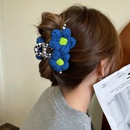 Hair Clips Barrettes Woman Plush Flower Hair Clip Grace Large Ponytail Claw Clip Hair Accessories For Girl Tiara Ornament Fashion Autumn Winter 230517