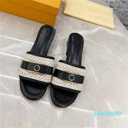 Designer Comfort Sandal Slippers Women Leather Shoes Womens Luxury Braid Metal Decoration slipper Summer Casual Shoe Beach Flip Flops 35-44