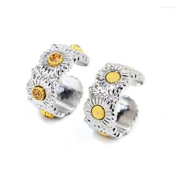 Cluster Rings Fashion Retro Men And Women Small Daisies Open Ring Used For Banquet Holiday Anniversary Jewellery Gift Good Quality