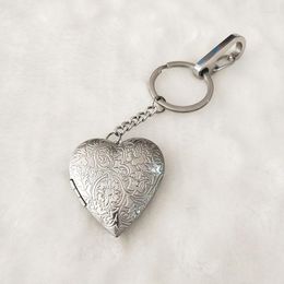 Keychains 1pc Big Daisy Heart Stainless Steel Flower 40mm Locket Keychain DIY Key Chains Valentines Day Gift Making Accessories