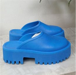 2023 Дизайнерская женская платформа резиновая перфорированная буква GGG Sandal High Platform Lug Seale Low Hel Lovers Shoes Mens Woman Sandals