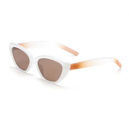 Modische Sonnenbrille aus PC-Material, Unisex-Sonnenbrille mit mehreren Stilen und Farben