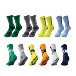 Sports Socks 2021 New ANTI SLIP Football Socks Mid Calf Non Slip Soccer Cycling Sports Socks Mens J230517