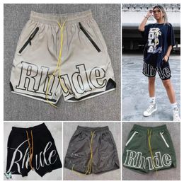 Designer RHUDE Pantaloncini da uomo Beach Mesh Street Pantaloni sportivi Basket nuoto limitato lunghezza al ginocchio hip hop allenamento sportivo alto vita elastica