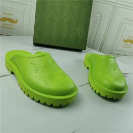 2021 Designer Perforated Sandals Women Platform Slippers Transparent Material Slides Hollow Pattern Sandal Sunny Beach Slipper wHJ