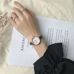 Orologi da polso Stile minimalista Temperamento Versione coreana dell'orologio da regalo al quarzo di Hong Kong retrò da bambina per le amiche