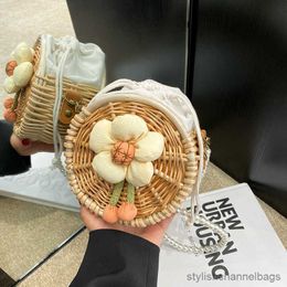 Stuff Sacks Round Wicker Rattan Bag Flower Straw Crossbody Bag Summer Beading Beach Bags Cute Circular Chains Shoulder Bag