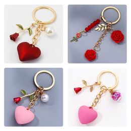 Keychains Valentins Day Keychain with the theme of love Roses Red Heart Shapes Pendants suitable gift for your lover