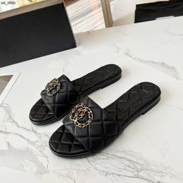 Slippers Interlocking Chain link embellished slides slippers Luxe beach sandals Genuine leather shoes open toes casual flats for women Luxury Designer J230520