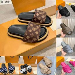 Slippers 2023 Designer Women Slippers POOL PILLOW Mules Rubber Bottom Width Slides Hook Loop Fastener Genuine Leather Luxury Slide printed Fashion mens J230520