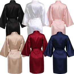 Women's Robe Wedding Party Team Bride Robe With Black Letters Kimono Satin Pyjamas Bridesmaid Bathrobe SP2000 230518