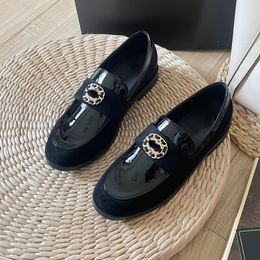 Designer Womens Dress Shoes Round Head Patent Leather Rhinestone Chain Hardware Metal Round Buckle Flats Loafers Office Walking Shoe Classic Black Mule Casual Shoe