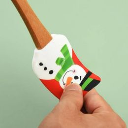 Wholesale Christmas Cake Tools Wooden Handle Kitchen Fondant Cream Spatula Silicone Butter Scraper Kitchen Baking Tool factory outlet