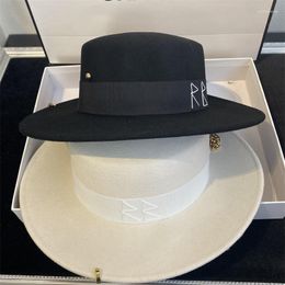 Wide Brim Hats Women Black British Wool Hat Fashion Party Flat Top Fedora Chain Strap Pin Lady Wedding Porkpie Style Eger22