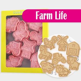 Baking Moulds 8pcs Farm Animal Cookie Cutters Stamp 3D Cartoon Horse Pig Sheep Cow Fondant Molds Kitchen Pastry Bakeware Tool 230518