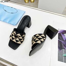 Slippers Women Embroidered Fabric Heeled Slide Slippers Black Beige Embroidery Cotton Sandals Mules Home Flip Flops Casual Summer Block Heel Slides J0520
