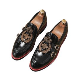 Shallow PU Dress Loafers Embroidery Applique Belt Buckle Decoration Slip On Casual Low Heel Comfortable Classic Men Shoe