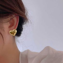 Charm Statement Minimalist Gold Silver Color Smooth Solid Heart Stud Earrings Street Style Korean Fashion Jewelry High Senior Sense AA230518