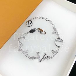 Luxury bracelets designer for women chain bracelet designer elegant silver Bracelet fashion womens letter pendant clover wedding special design jewelry