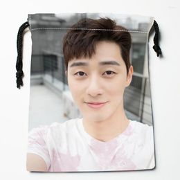 Storage Bags Park Seo Jun Kpop Drawstring Dust-Proof Fashion Print Fabric Boys Girls Birthday Gift Bag Size 18X22cm