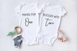 Family Outfits Twins pray for one blessing two sets of tight fitting clothes twin boys and girls tight fitting clothes newborn Playsuit casual jumpsuit G220519