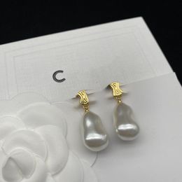 New Style Pearl Earrings Female French Elegance High Sense Silver Stud Earrings Wholesale