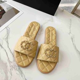 Slippers Interlocking Chain link embellished slides slippers Luxe beach sandals Genuine leather shoes open toes casual flats for women Luxury Designers factory fo