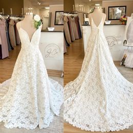 Modern Boho Lace Wedding Dress 2023 A-Line V-Neck vestidos de novia Beach Garden Castle Outdoor Bohemian Bridal Gown robe de mariee Low V-Back Chapel Train