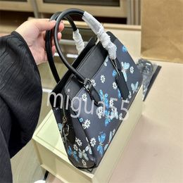 Premium designer shoulder Bag genuine Leather women simplicity and atmosphere handle crossbody bags