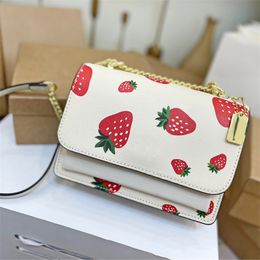 Klare Shoulder Bags Women Fashion White Strawberry Cross Body Bag Designers Luxurys Golden Chains Letters Handbags Purses