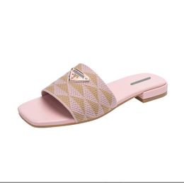 Designer-Slipper aus besticktem Stoff, mehrfarbige Stickerei-Pantoletten, Damen-Flip-Flops mit niedrigem Absatz, lässige Sandalen, Sommer-Leder, flache Slides, Gummisohle, 36–42, P695