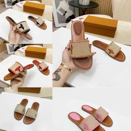 Slippers 2023 women slippers top quality outdoor banquet Slide shoes pp straw canvas embroidery summer leather sandals multicolor flat heel Mule lock it letter Size