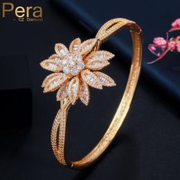 Bangle Pera High Quality CZ Stone Setting Indian Style Yellow Gold Color 3D Flower Round Bracelet Bangle for Wedding Women Jewelry Z052