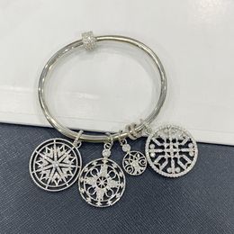 Bangle Luxury Full Zirconia Bracelet Female Totem Snowflake Life Tree Bracelet Bangle Retro Round Brand Shiny Women Jewellery Zk35