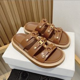 2023 Paris ce Luxe Lins flache Slide-Hausschuhe Triomphe geprägte Leder-Einlegesohlen-Sandalen offene Zehenschuhe Luxus-Designer für Damen-Ferienwohnungen-Sandale