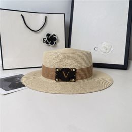 Womens Luxury Designer Straw Hat Designer Bucket Hats Trend Flat Caps For Ladies Wide Brim Hats Summer Sun Visor High Quality Beach Travel