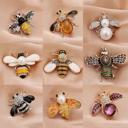 Cute Rhinestone Bee Brooch Women Party Accessories Insect Pearl Corsage Brooches Cardigan Suit Clothing Accessories Gift