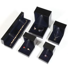 Boxes Luxury Glossy Lacquer Piano Paint Finish Bracelet Bangle Necklace Long Chain Box Black Square Plastic Jewelry Gift Package Case