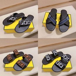 Fashion flat flip-flops top men's slippers soft massage slippers slippers luxury summer beach outdoor women's sandals and slippers.