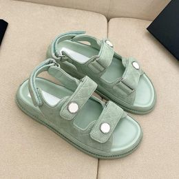 2023 New Button Womens Sandals Luxury Designer Summer Leather Sandals Outdoor Flat Bottom Open Toe Roman Stripe Beach Shoes sizes 35-41+Box