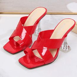 Slippers Moda Moda de salto alto Cristal feminino Crystal Sandals de tamanho grande e sapatos