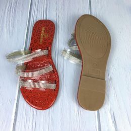 Slippers 2023 Summer Mulheres shinestone Hollow out slides planos moda sapatos de praia floral senhoras ao ar livre sandálias