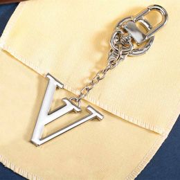 Keychains Lanyards High Quality Key Holder Designer Keychain Bag Charm Buckle Car Letter Leather Keychains Women Bags Pendant Accessories Luxury Gift Y240426