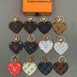 Designer Brand Keychain Key Chain Men Luxury Heart-shaped Car Keyring Women Fashion Bee Buckle Keychains Handmade Leather Bags Pendant Accessories L8TN